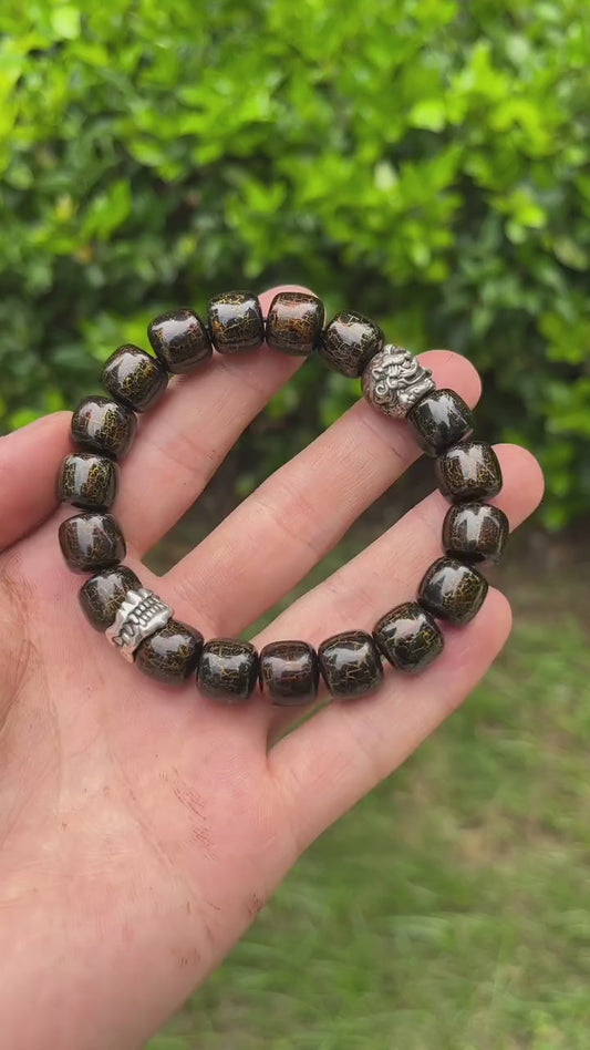 Black-Gold “Crackle” Lacquer Bead Bracelet | 18 Beads | Silver Accents